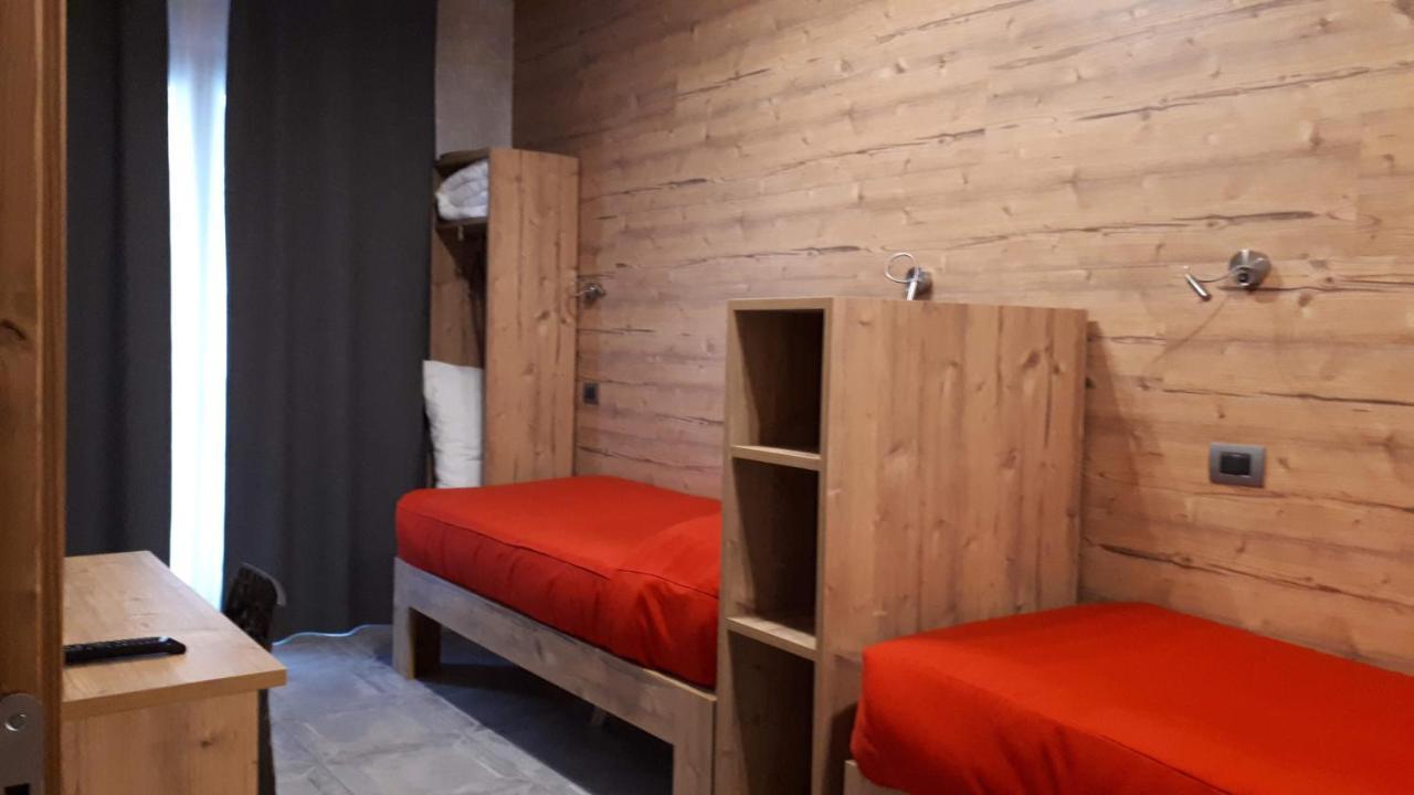 Hotel Bed & Rooms , Corte Rossa -1 Min Walk To Bernina Express 蒂拉诺 外观 照片