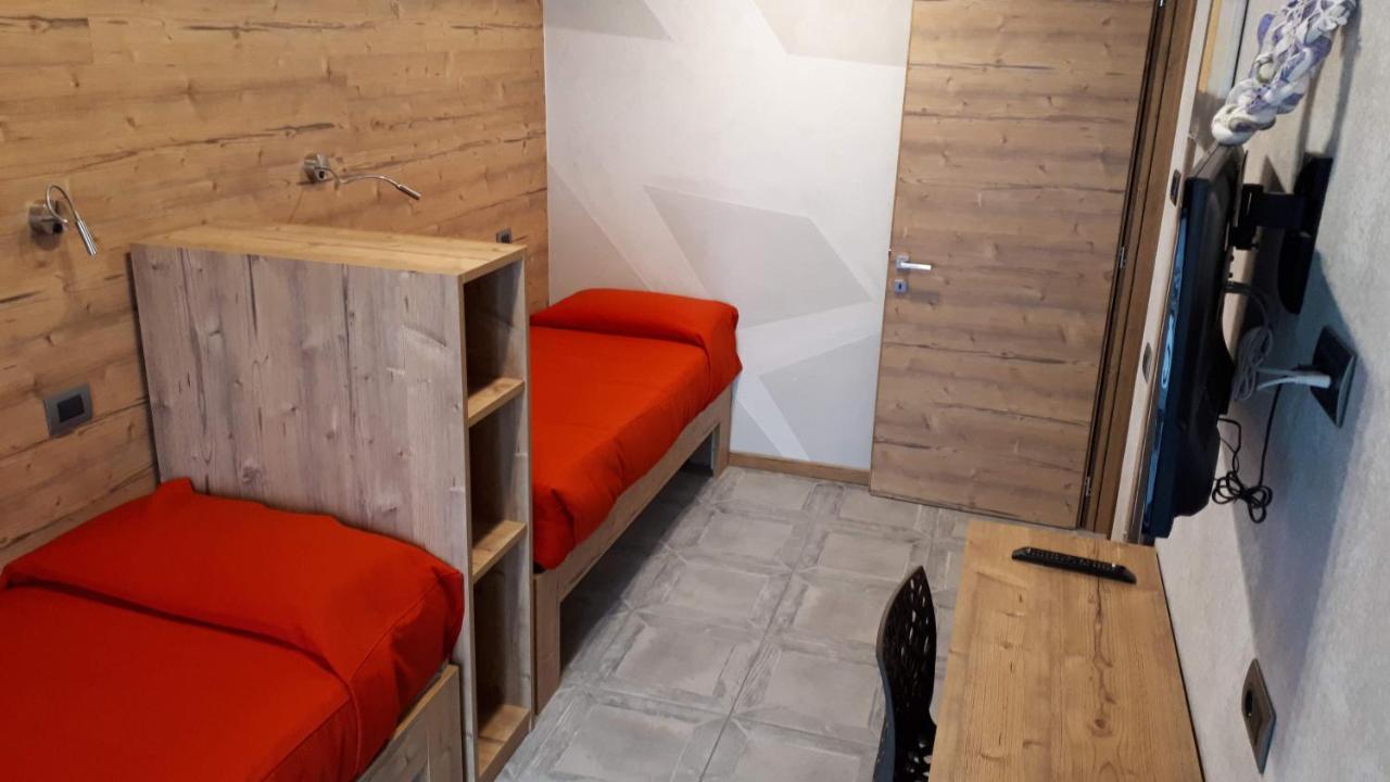 Hotel Bed & Rooms , Corte Rossa -1 Min Walk To Bernina Express 蒂拉诺 外观 照片