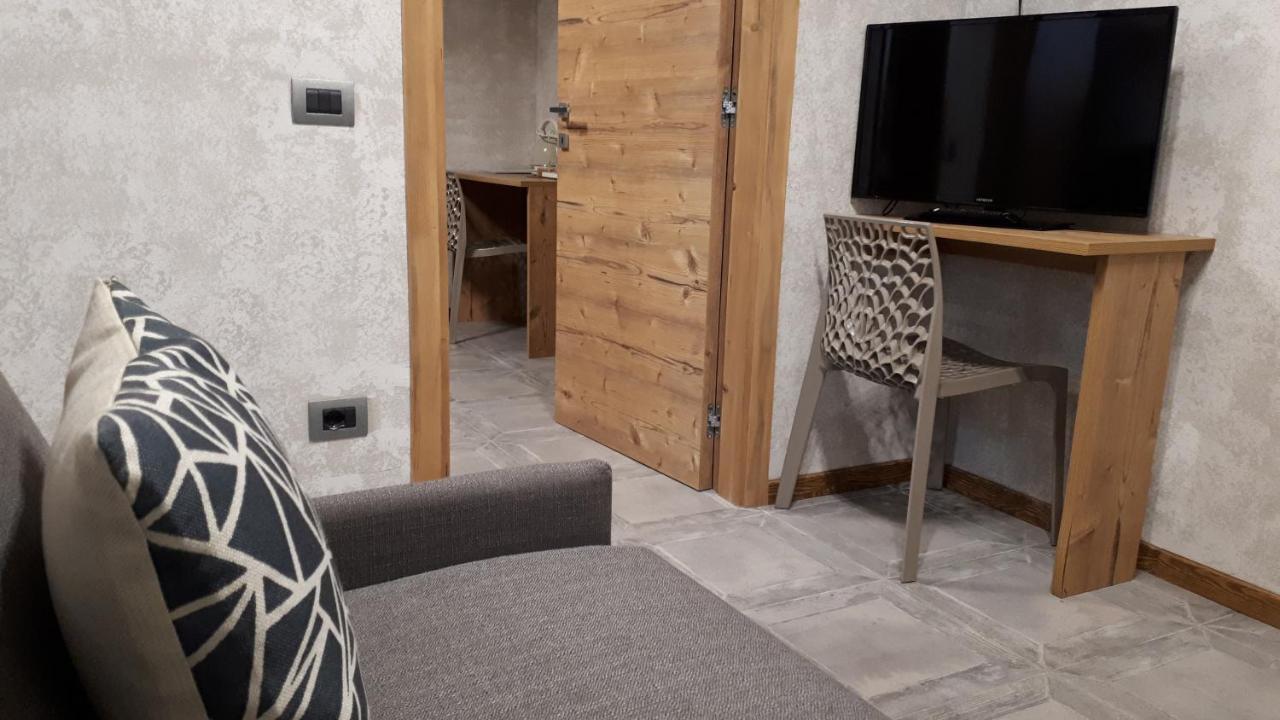 Hotel Bed & Rooms , Corte Rossa -1 Min Walk To Bernina Express 蒂拉诺 外观 照片