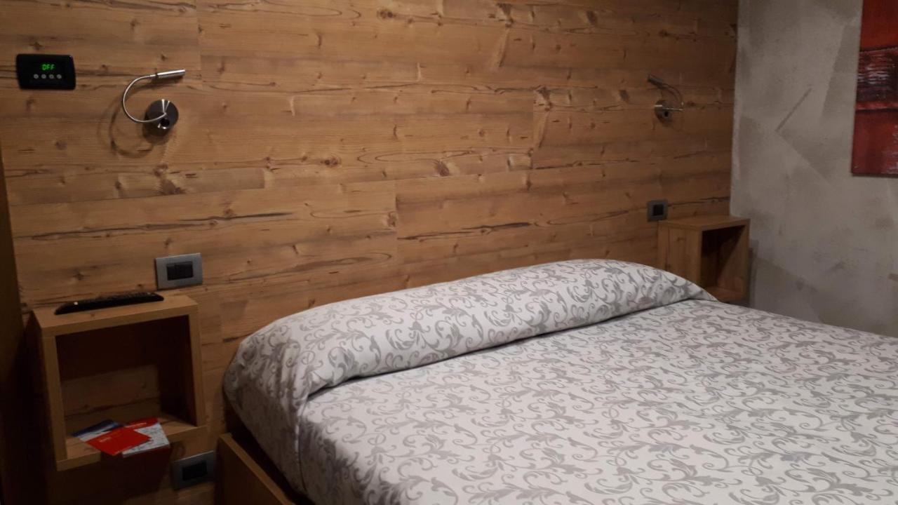 Hotel Bed & Rooms , Corte Rossa -1 Min Walk To Bernina Express 蒂拉诺 外观 照片