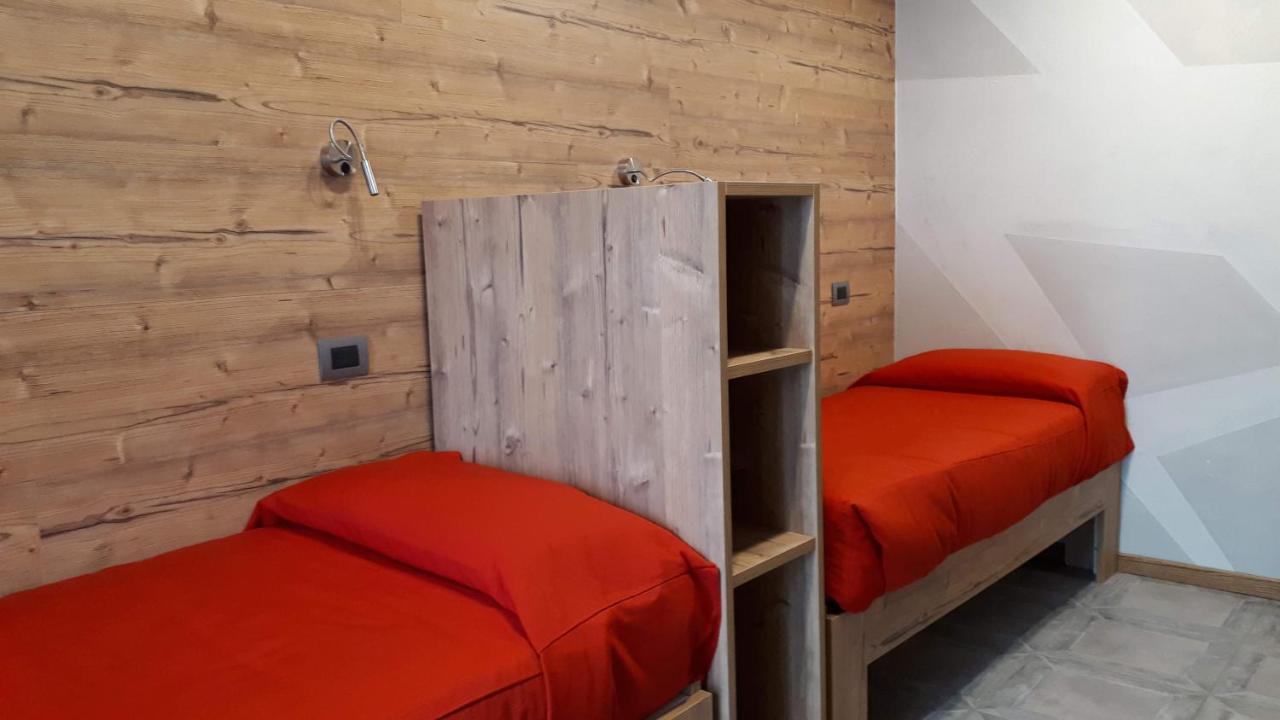 Hotel Bed & Rooms , Corte Rossa -1 Min Walk To Bernina Express 蒂拉诺 外观 照片