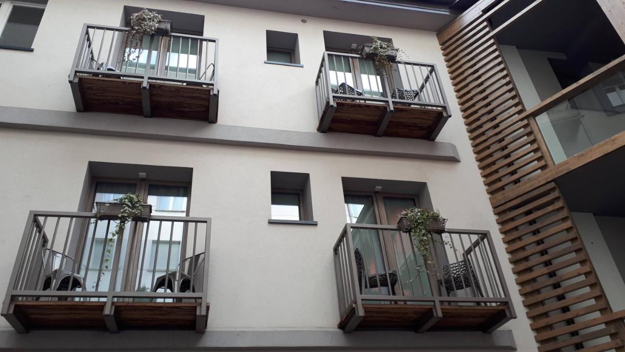 Hotel Bed & Rooms , Corte Rossa -1 Min Walk To Bernina Express 蒂拉诺 外观 照片