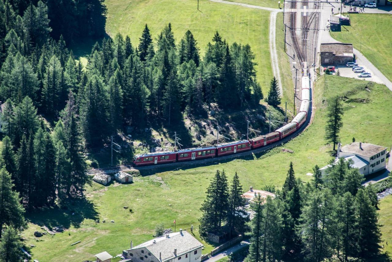 Hotel Bed & Rooms , Corte Rossa -1 Min Walk To Bernina Express 蒂拉诺 外观 照片
