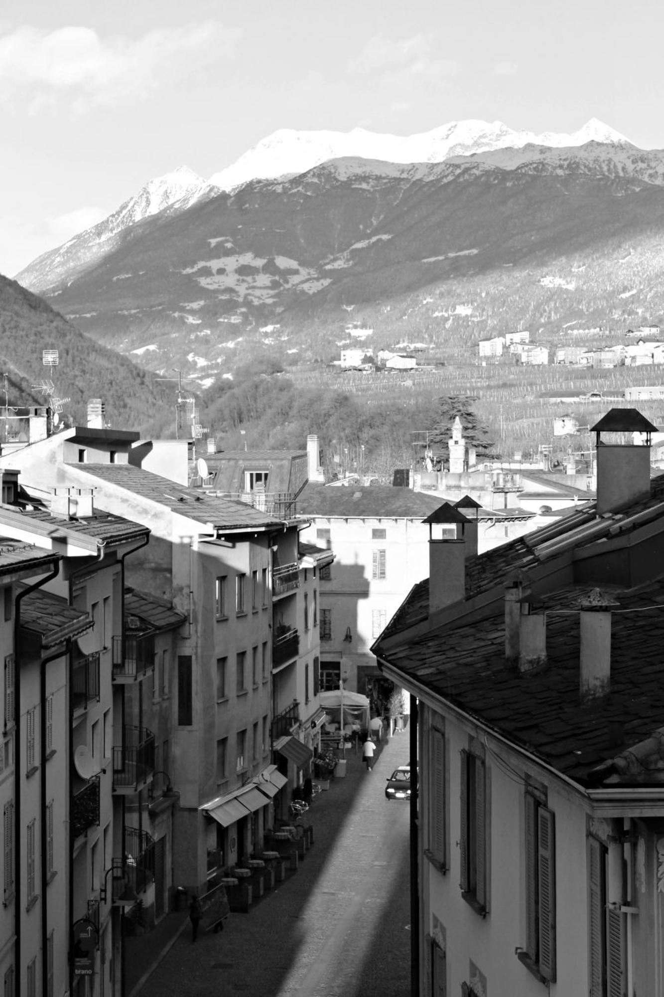Hotel Bed & Rooms , Corte Rossa -1 Min Walk To Bernina Express 蒂拉诺 外观 照片
