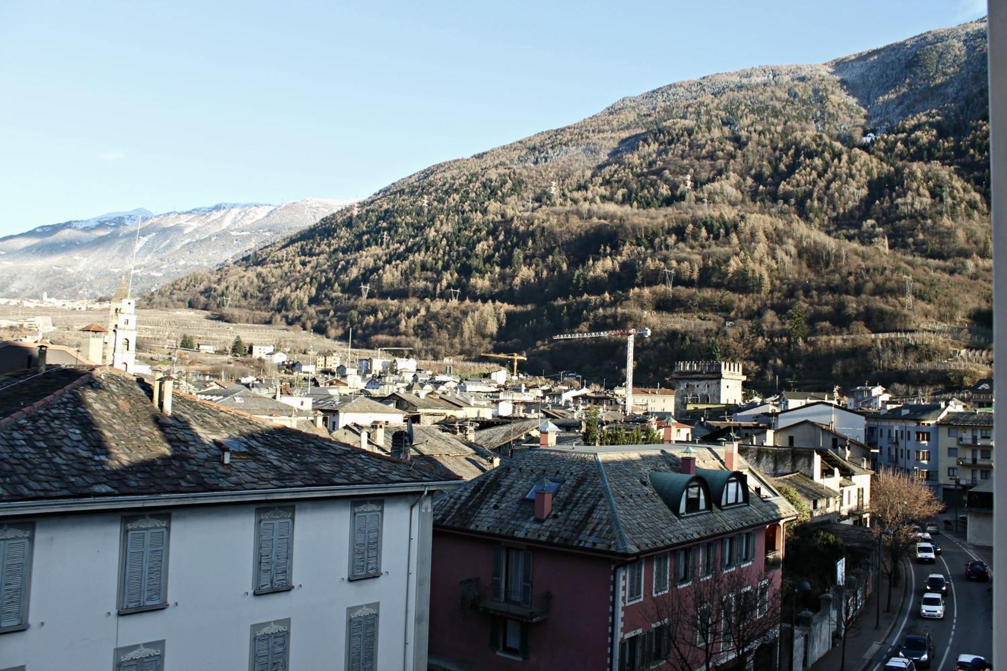 Hotel Bed & Rooms , Corte Rossa -1 Min Walk To Bernina Express 蒂拉诺 外观 照片