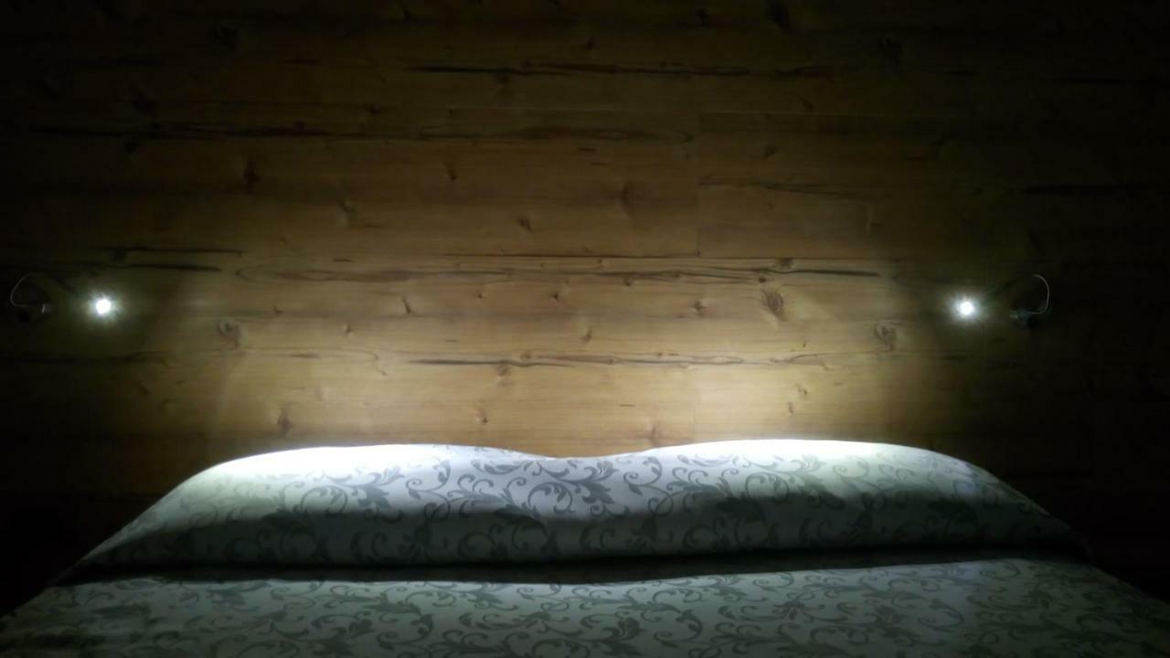 Hotel Bed & Rooms , Corte Rossa -1 Min Walk To Bernina Express 蒂拉诺 外观 照片