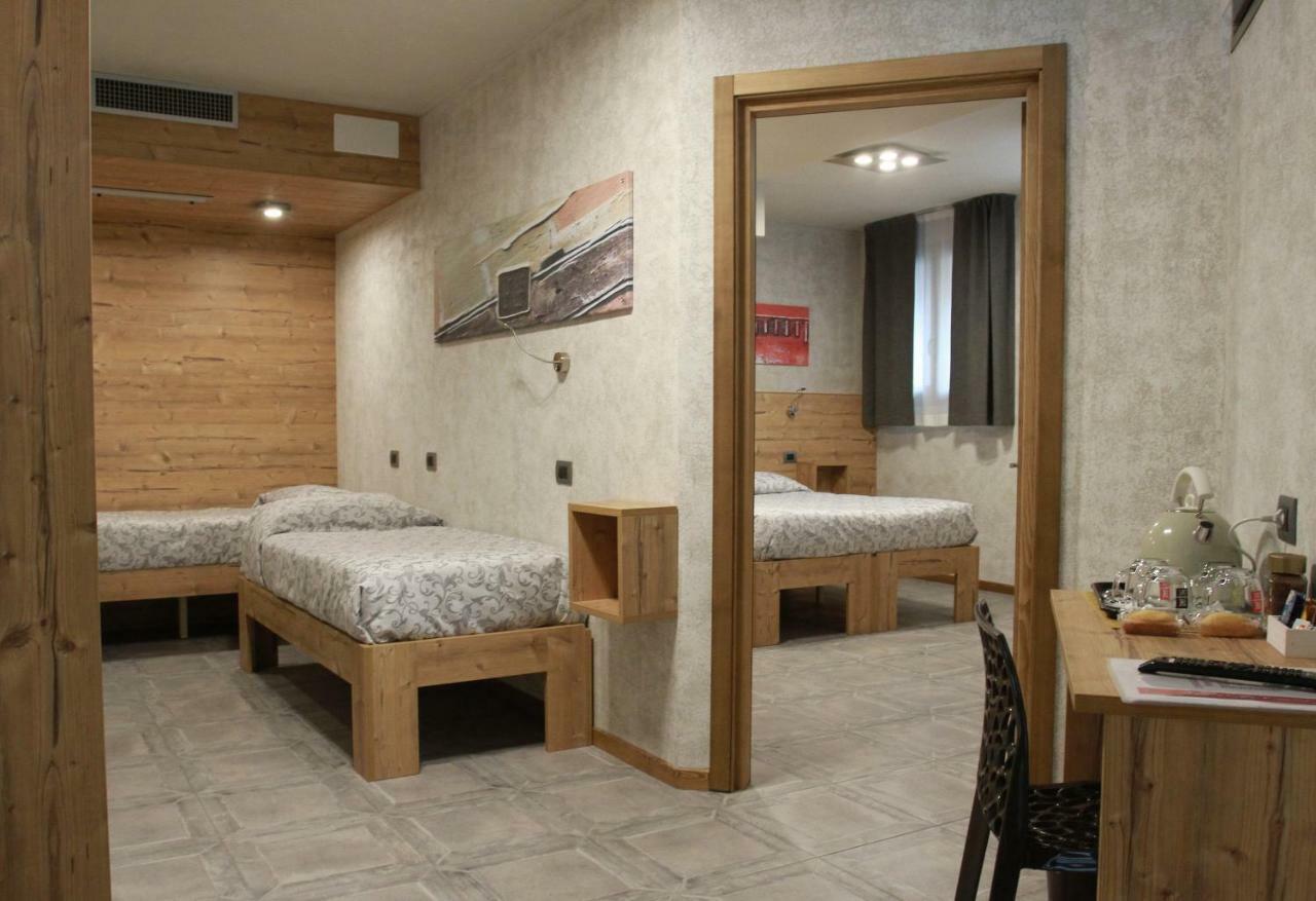 Hotel Bed & Rooms , Corte Rossa -1 Min Walk To Bernina Express 蒂拉诺 外观 照片